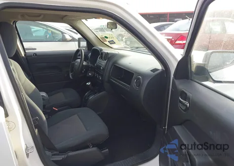 2010 Jeep Patriot Sport z USA, uszkodzony, nr VIN 1J4NT2GA3AD639579